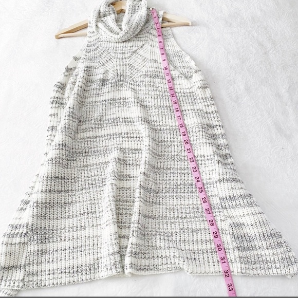 Parted Back Cowl Neck Tunic - Picture 4 of 7